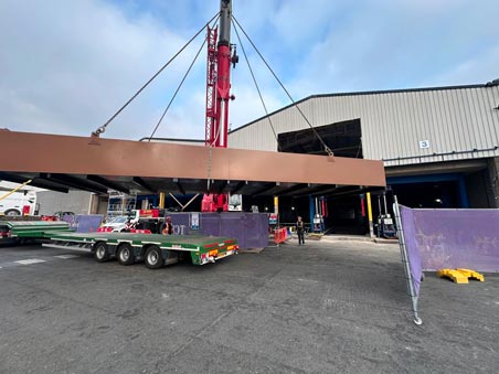 Machine Movers Manoeuvring fuel tanks into a tight Romford site using our Hydraulic Gantry System